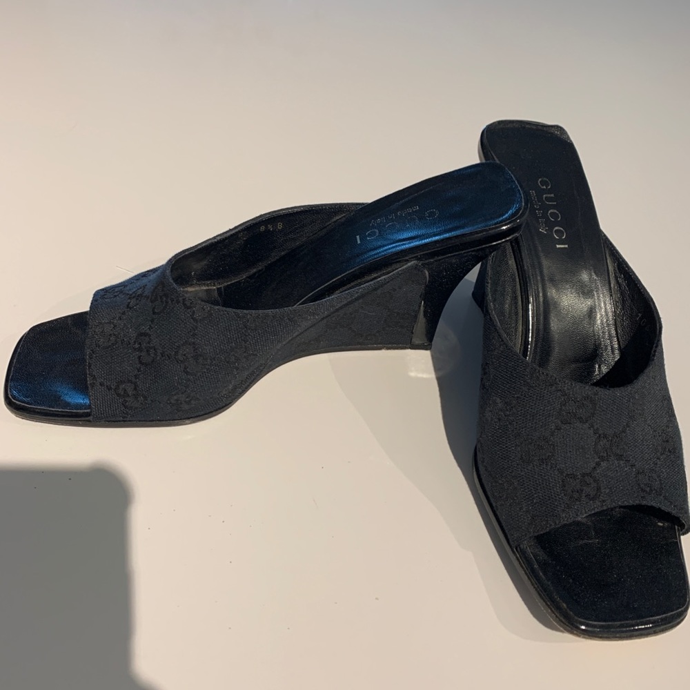 GUCCI LOGO PAT WEDGES MINT CON PRICE REDUCED FIRM